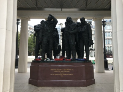 The Sculpture with the Bomber Command aircrew of 7