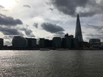 On the other side of the Themse you can spot the City Hall and the Shard - welcome back to the 21st century!