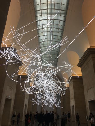 The installation looks like someone draw with a light pencil in the air